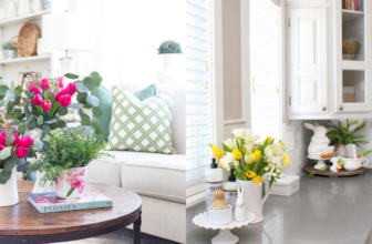 Bí Quyết Decor Nhà Đẹp Với Hoa Tươi và Nội Thất Hiện Đại